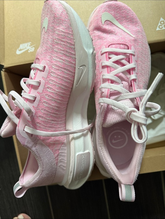 Nike Shoes - Nike Pink and White zoom invincible run FK3 new in box 8.5 women’s